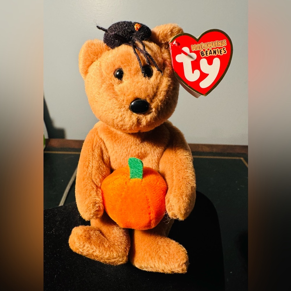 New TY HOCUS the HALLOWEEN BEAR BEANIE BABY - MINT with MINT TAGS